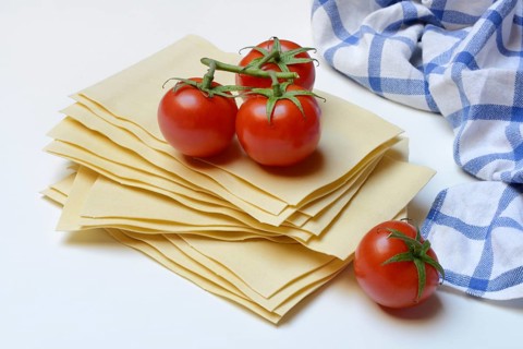 Lasagna, dried lasagna leaves with tomatoes