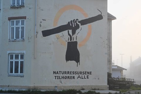 Wall painting with stretched arm and gaff. The inscription says Natural resources belong to