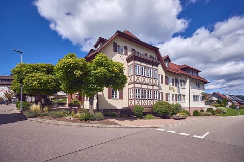 Gasthaus Lime tree, restaurant, hotel, house, general architecture, lantern, streets, pavement,
