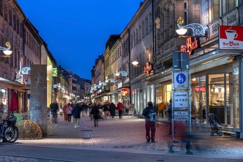 Pedestrian zone in evening lighting, Fürth, Middle Franconia, Bavaria, Germany