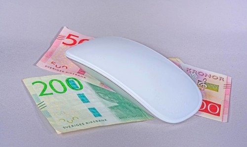 Computer mouse on Swedish 200- and 500-krona banknotes. Symbol image