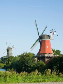 Greetsieler Zwillingsmühlen, landmark, Greetsiel, Municipality of Krummhörn, East Frisia, Lower