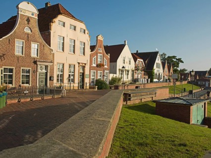 Giebelhäuser am Kutterhafen, Greetsiel, Krummhörn Municipality, East Frisia, Germany