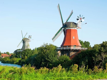 Greetsieler Zwillingsmühlen, landmark, Greetsiel, Municipality of Krummhörn, East Frisia, Lower