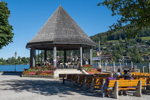 Brass band in the pavilion on the shore of Tegernsee, Rottach-Egern, Upper Bavaria, Bavaria,
