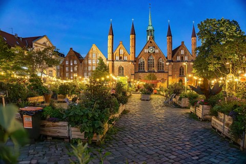 Bürgergärten am Geibelplatz and Heiligen-Geist-Hospital at dusk, Hanseatic City of Lübeck,