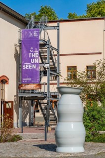 Sculpture in the form of a vase, art installation One Million by artist Uli Aigner, Purple Path art