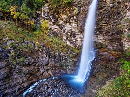 Diesbach waterfall in autumn-colored surroundings, Linthal, Klausenpass, Canton of Glarus,