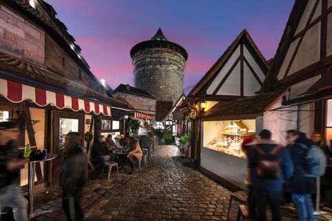 Evening atmosphere in the Handwerkerhof during Advent, the Königstorturm in the back, built around