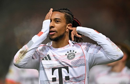 Goal celebration gesture Michael Olise FC Bayern Munich FCB (17) after surviving eye surgery, eye