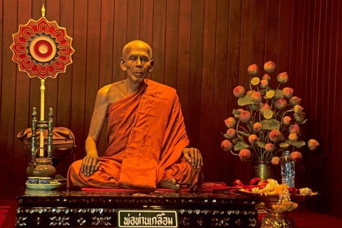 Wax monk at Wat Chalong monastery, Ko Phuket, Thailand, December 2002, vintage, retro, old,