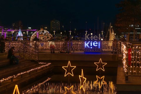 Christmas decoration in Kiel am Holstenfleet, Kleiner Kiel Canal, city center, Christmas, lighting,