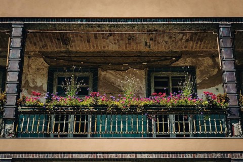 Façade with balcony and flower boxes, Lost Place, Heilstätten Beelitz, Brandenburg
