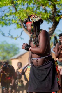 Traditional dance, brightly decorated woman of the Hakaona tribe, also Havakona or Hakawona, near