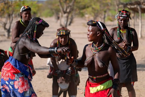 Traditional dance, brightly decorated woman of the Hakaona tribe, also Havakona or Hakawona, near