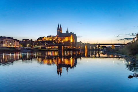 The castle hill with Albrechtsburg, cathedral and the Elbe in Meissen at dusk, Saxony, Germany