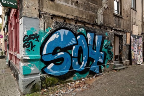 Decaying façade smeared with graffiti, scrap property in a difficult district, Gelsenkirchen, Ruhr