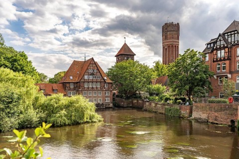 Hotel Ratsmühle und Wasserturm an der Ilmenau in Lüneburg, Lower Saxony, Germany