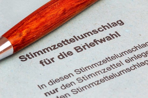 Absentee voting icon: close-up of an envelope for a ballot paper
