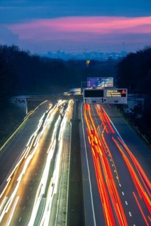 Evening traffic on the A52 motorway, between Düsseldorf and Essen, in front of the Breitscheid