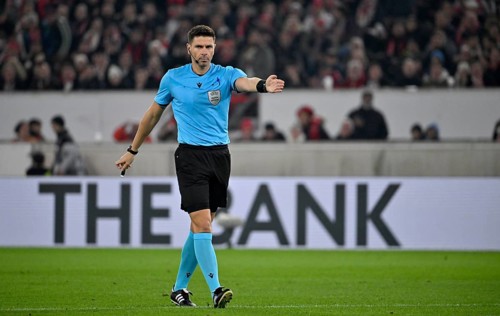 Referee Referee Marian Barbu (ROU) Gesture Gesture in the background Perimeter advertising Logo THE