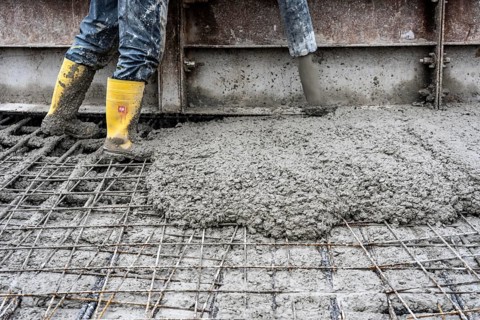 Concreting, concreting the foundation of a wind turbine, concrete pump hose, more than 600 cubic