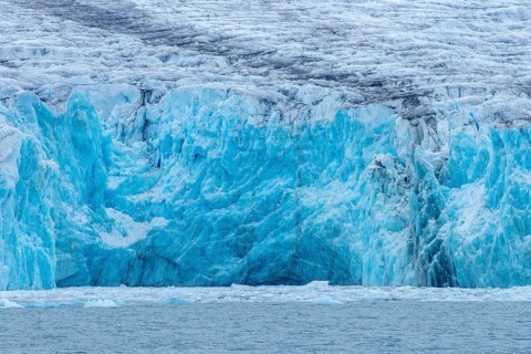 Lilliehöökbreen glacier in summer debouching into Lilliehöök Fjord, Lilliehöökfjorden, branch of