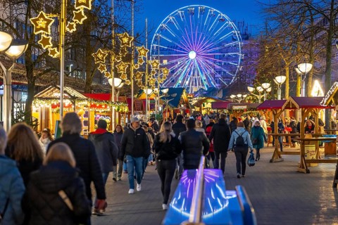 Christmas market in downtown Duisburg, Königstraße, Ferris wheel, North Rhine-Westphalia, Germany