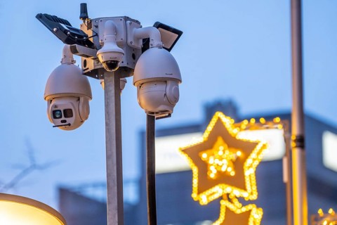 Video surveillance at the Christmas market in downtown Duisburg, Königstraße, by a private security