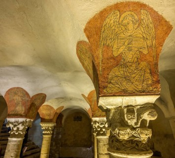 Romanesque cross vault with Corinthian capitals in the cathedral crypt, Bayeux, Calvados