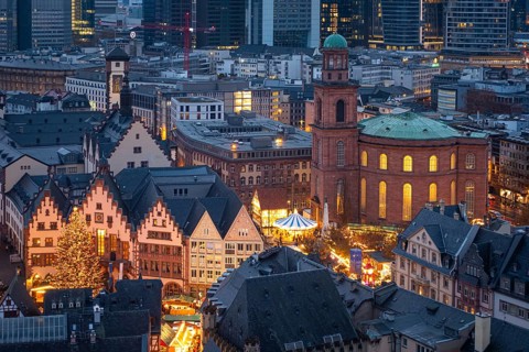 The lights of the Frankfurt Christmas market are shining on the Römerberg in downtown Frankfurt am