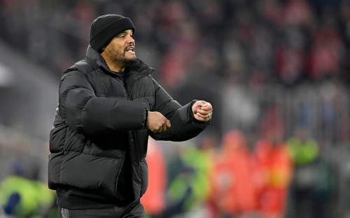Coach coach Vincent Kompany FC Bayern Munich FCB on the sidelines Gestik Gesture Allianz Arena,