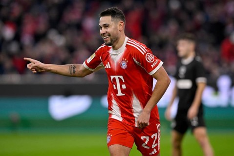 Goal cheer Raphael Guerreiro FC Bayern Munich FCB (22) Gestik Gesture Allianz Arena, Munich,