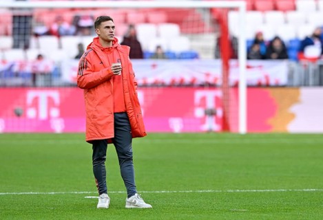 Joshua Kimmich FC Bayern Munich FCB (06) with cup of coffee Allianz Arena, Munich, Bayern, Germany