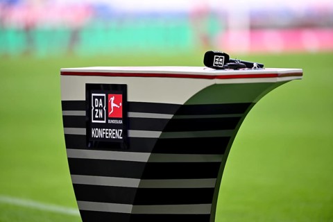 Microphone is on presentation table, DAZN, logo Bundesliga conference, conference call, Allianz