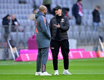 Coach coach Vincent Kompany FC Bayern Munich FCB talking to coach coach Alexander Blessin FC St.