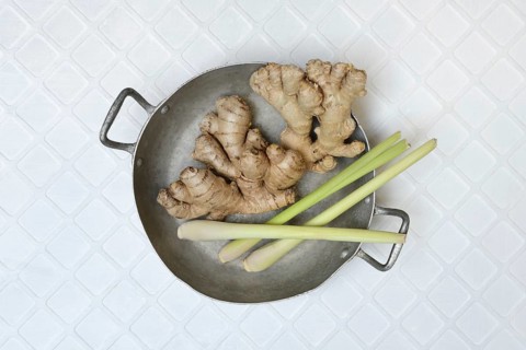 Ginger, ginger tubers and lemongrass with peel