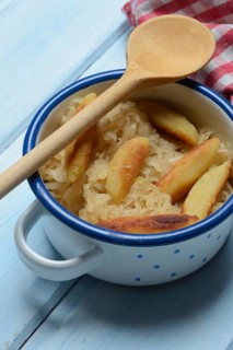 Fried puff noodles with sauerkraut in pots