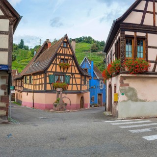 Half-timbered houses passing through Niedermorschwihr, Ellsass
