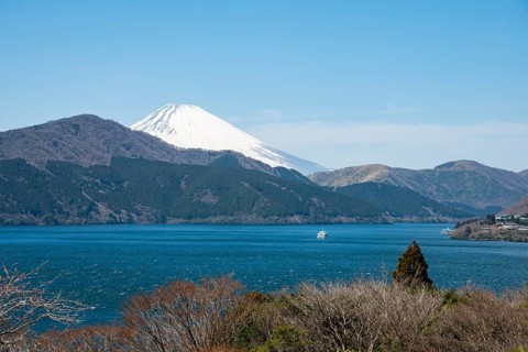 View of Lake Ashi with Mount Fuji volcano, Benten-no-hana Tenbodai viewpoint, Hakone Park, Hakone,