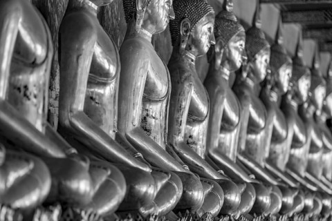 Gilded Buddha statues (Bhumispara mudra: Buddha Gautama at the moment of enlightenment), Wat Suthat