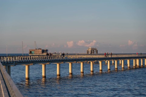 New 720 meter long pier in Prerow in the evening light, open since October 2024, Prerow, Darß,