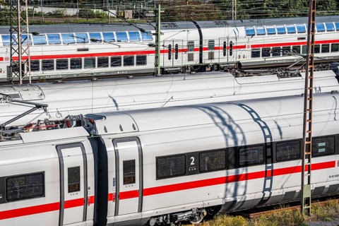 ICE trains on the railway line, IC, Intercity train, north of Düsseldorf main station, North