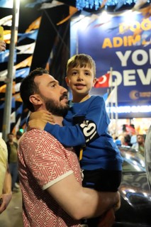 Gaziantep, Türkiye – May 28, 2023. Supporters of President Recep Tayyip Erdogan celebrate in the