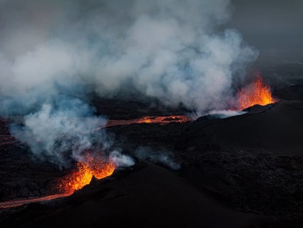 Lava, volcanic eruption, volcano, ash cloud, aerial view, Sundhnúkur crater chain, July 2025,