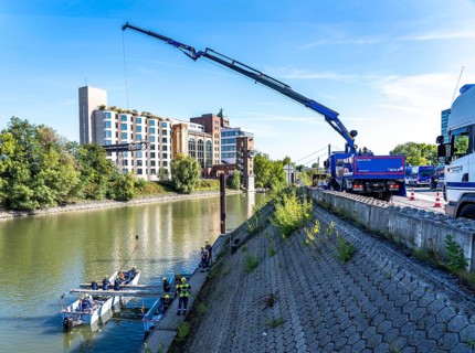 Construction of a multi-purpose pontoon, the specialist group for water hazards, in Düsseldorf, the