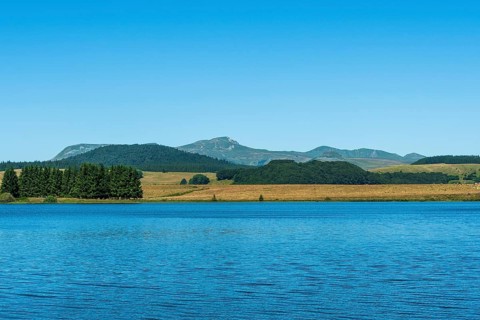 Lake of Bourdouze, Auvergne Volcanoes Regional Park, Puy de Dome., Auvergne-Rhone-Alpes, France