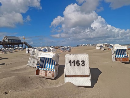 Sand drifts on the North Sea beach, blue sky, white clouds, summer, sun, sand, pile dwelling,