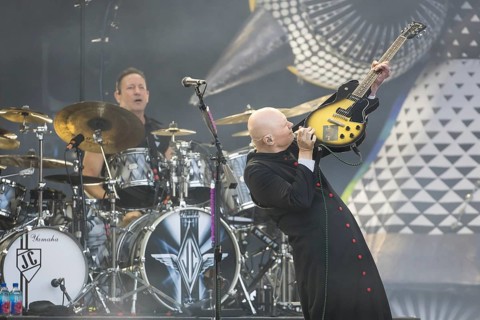 Jimmy Chamberlin (drummer) and Billy Corgan (singer) from The Smashing Pumpkins live on The Aghori