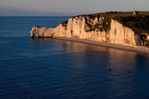 Rock arch Falaise or Porte d'Amont, beach, church Chapelle Notre Dame de la Garde, Étretat, sea,